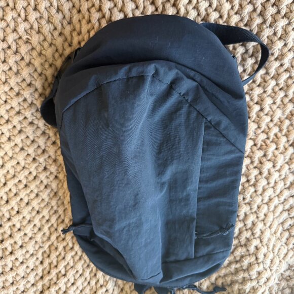 Uniqlo Black Sling Minimal Bag Perfect for Everyday Carry - Picture 8 of 8